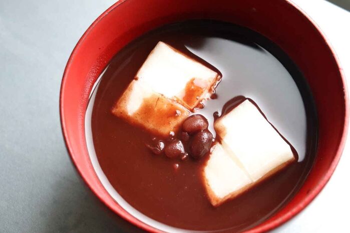 Bebida japonesa do inverno Dainagon Shiruko e amada pelos locais