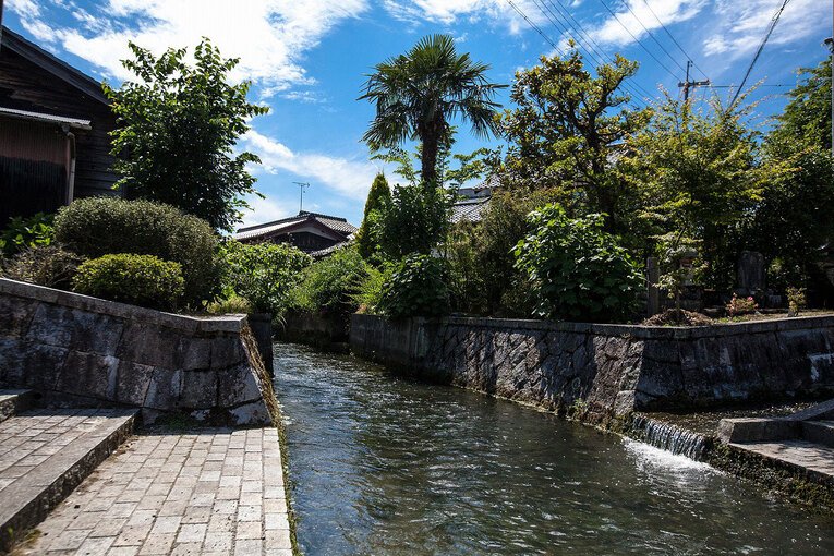 Canal d'água do distrito de Harie, conhecido como Shozu no Sato (vilarejo das águas) em Takashima, província de Shiga