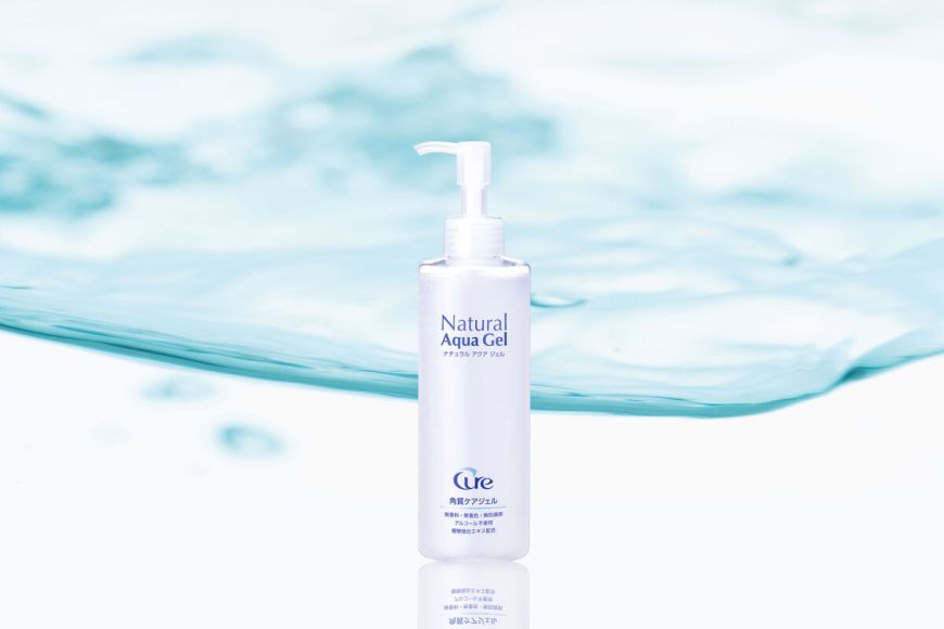 Natural Aqua Gel é um esfoliante em gel do Japão que retira o excesso de queratina de forma suave e não abrasiva com fórmula 90% de água