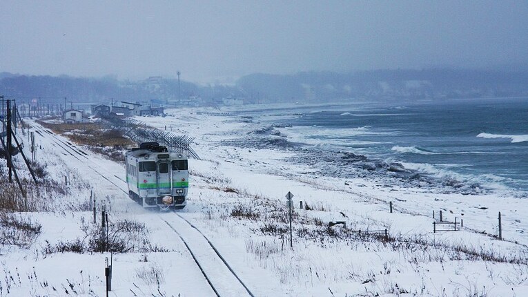 Cidade de Abashiri durante o inverno. Imagine esse lugar reduzido a uma pequena vila de pescadores no final do século XIX