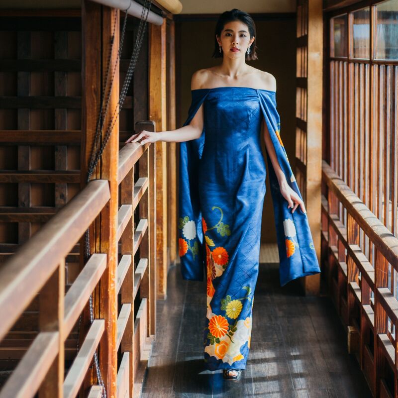 Kimonos reciclados viram vestidos modernos usando técnicas tradicionais e habilidades de artesãos de Kyoto