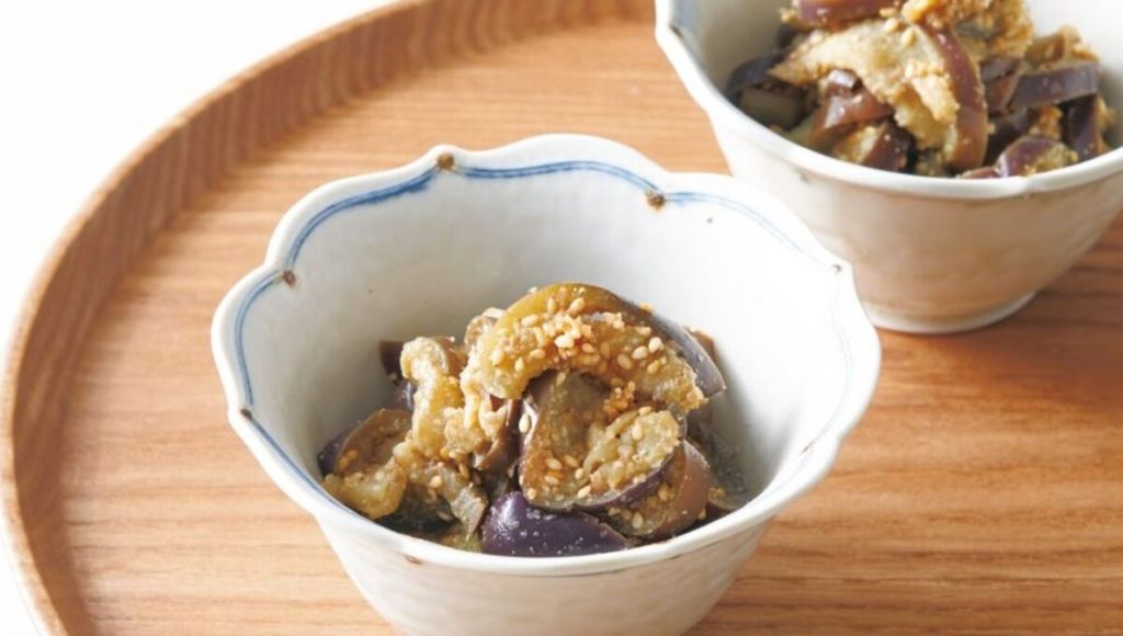 Berinjela japonesa no vinagre e semente de gergelim