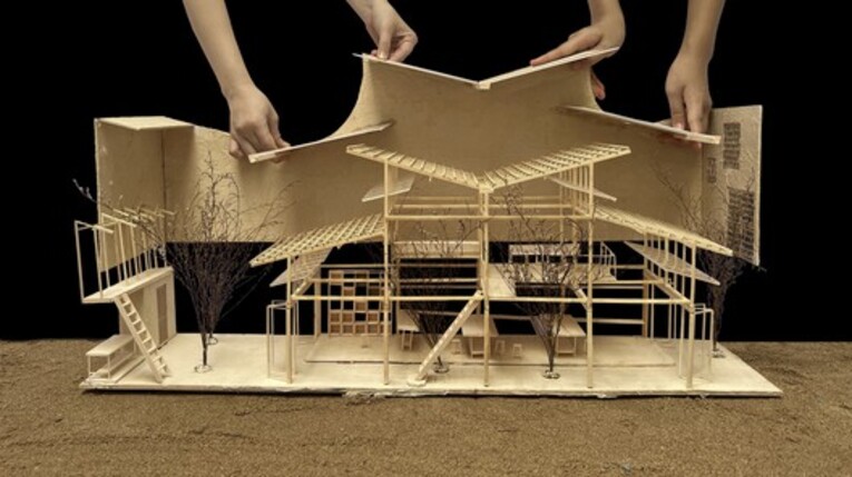 Maquete de um escritório com a arquitetura moderna voltada para o conceito de Ma