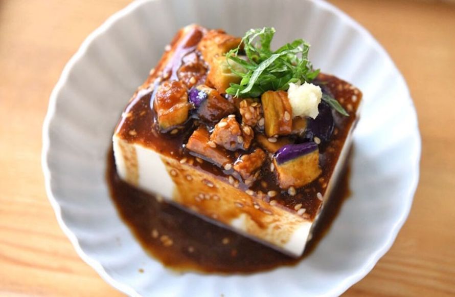 Tofu marinado com missô berinjela