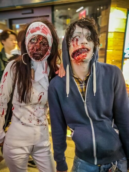 Fantasia japonesa Halloween casal zumbi