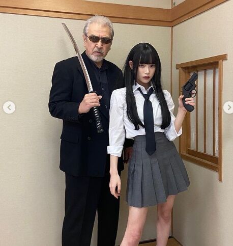 Fumi e Takashi tiram fotos vestidos de personagens em conjunto