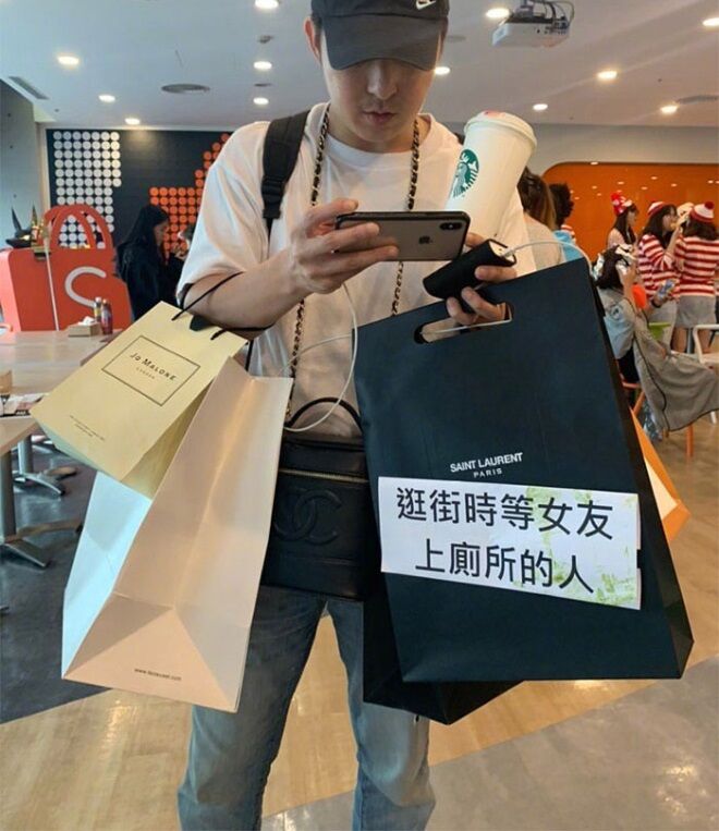 Ideia de fantasia simples, mas engraçada do dia das bruxas no Japão