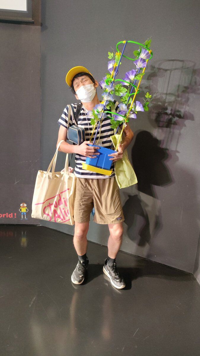 Fantasia de Halloween no Japão mundana. Último dia da escola elementar