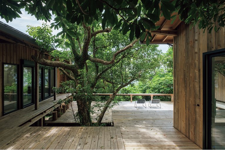 Hotel Sumu Yakushima na ilha de Yakushima, província de Kagoshima com arquitetura e design baseado no reino da terceira dimensão de Ma, Ku-kan (空間) premiada em 2023 pela Japan Space Design Award como Kukan do ano