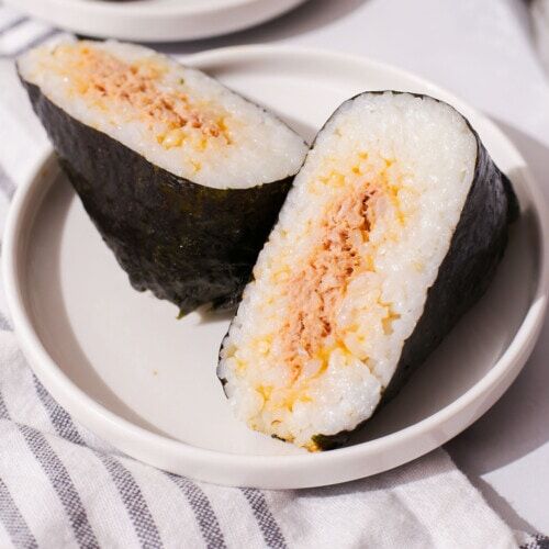 Onigiri de atum com maionese