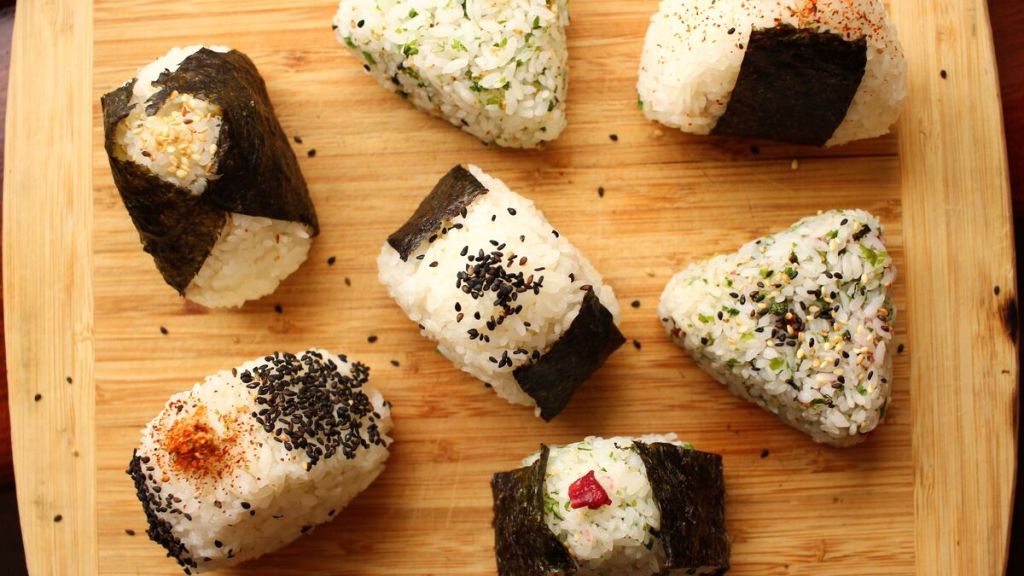 Qual o recheio de onigiri mais popular no Japão