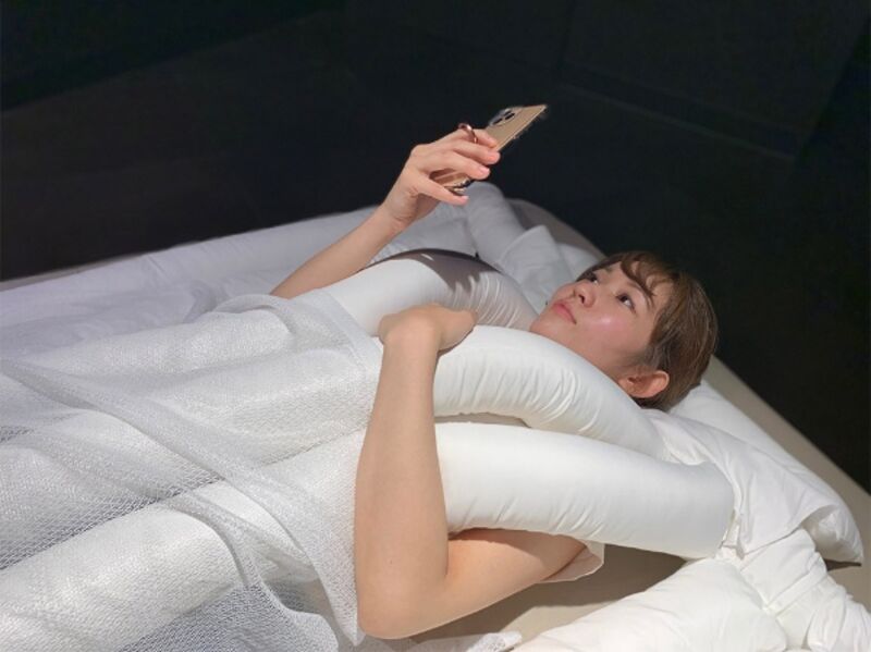 Futon udon deixa braços e pernas livres