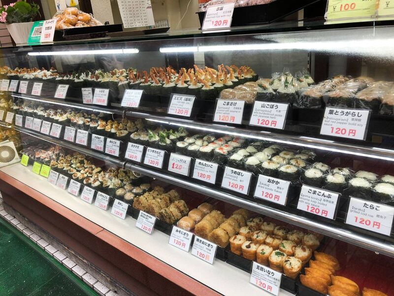 Um dos critérios fundamentais para escolher onigiri no Japão fica por conta do preço