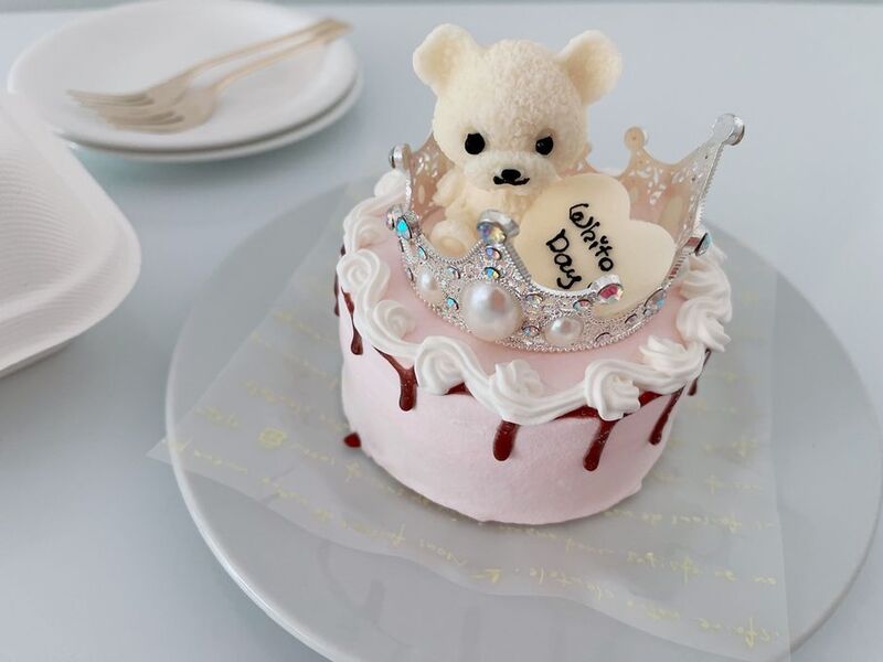 Bento cake japonês com decoração de coroa a urso