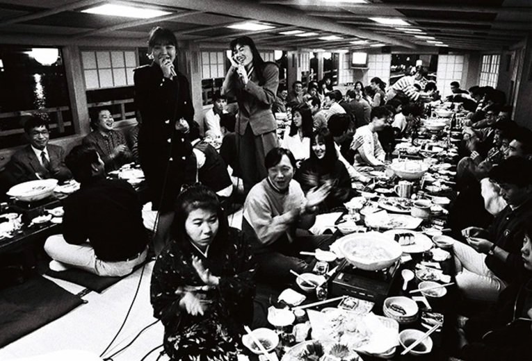 Bonenkai realizado em um barco em Odaiba Marine Park, Tokyo, 1989
