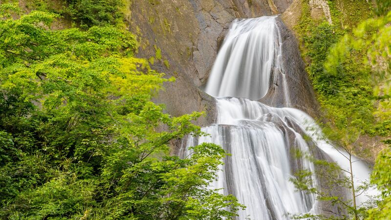 Fonte de água brota da maior montanha de Hokkaido em Higashikawa