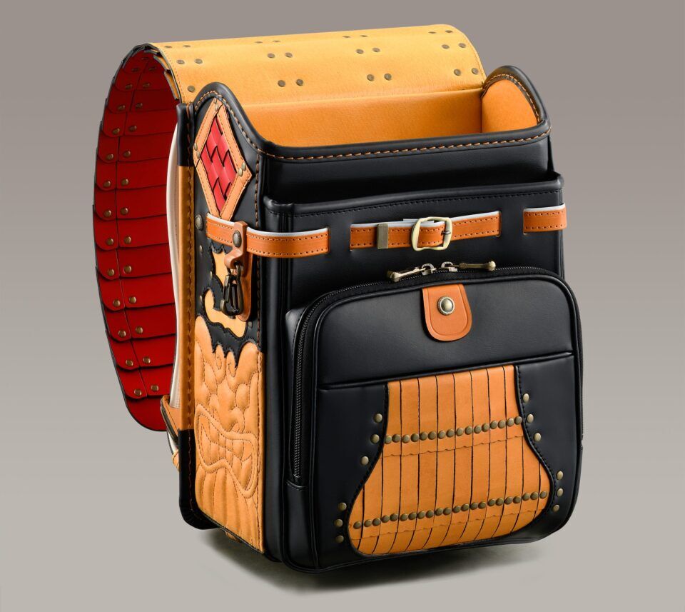 Mochila randoseru com design de samurai