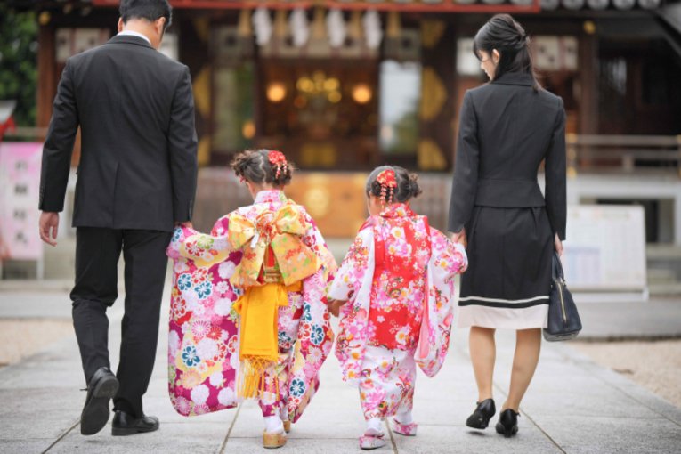 Apesar da mortalidade infantil ter caido drasticamente, o rito de passagem Shichi-Go-San continua sendo uma cerimônia muito importante na cultura japonesa