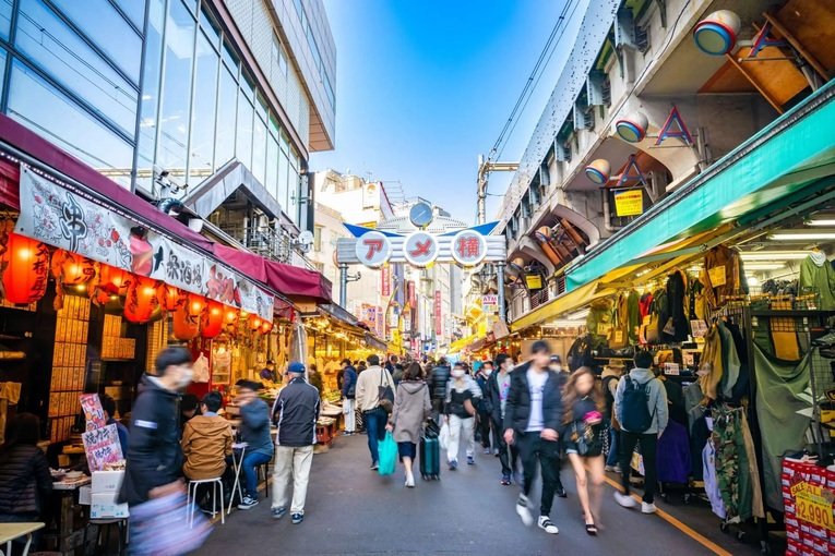 Os Shōtengai são tão importantes para a economia local quanto com a vida social das comunidades a sua volta