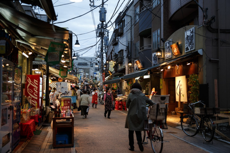 Entre as belezas dos Shōtengai está a diversidade e possibilidades de compra, encontros, experiências e prazeres