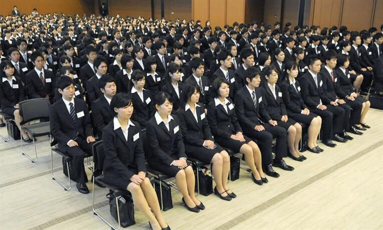 Evitar procurar empregos tradicionais, especialmente durante o Shukatsu é altamente recomendável. Se misturar entre os japoneses não é uma boa opção