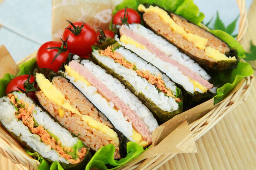 Onigirazu, sanduíche de onigiri japonês