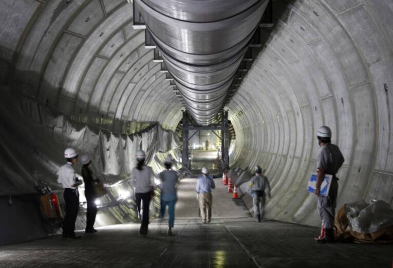 Ao longo de 18 anos serão investidos JP¥ 17 trilhões (cerca de US$ 109 bilhões) em projetos de infraestrutura para preparar Tokyo para eventos climáticos e naturais extremos para os próximos 100 anos
