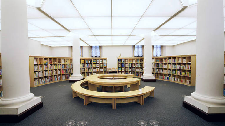 Um dos espaços interiores da Library of Children’s Literature