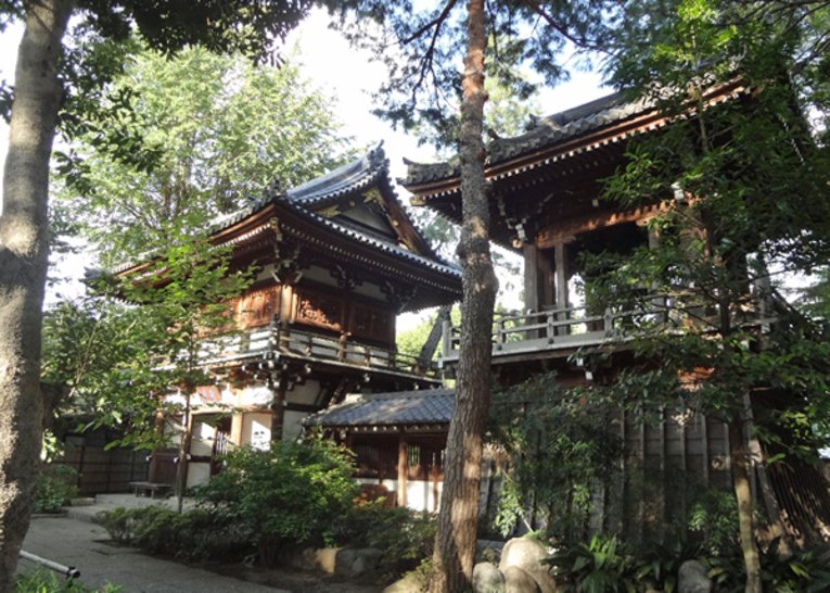 Templo Sakaeyama Kannon-in fundado em 1653, vizinho da biblioteca Musashino Place