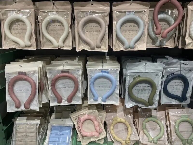 Colar de pescoço gelado é produto japonês para aliviar o calor