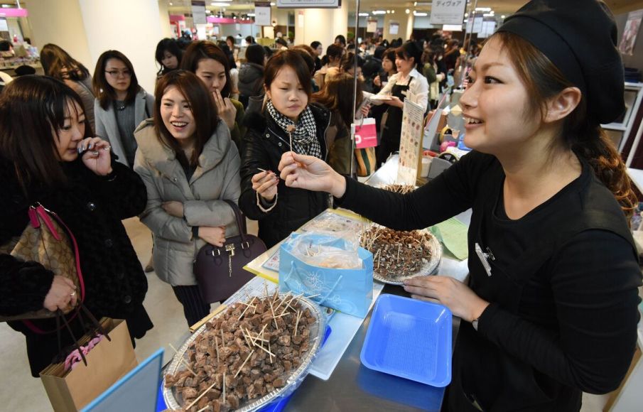 Dia dos namorados japonês tem mudança de comportamento com mulheres se recusando a dar giri-choco
