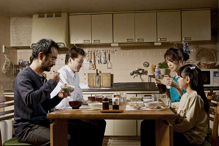 Vencedor do Prêmio do Júri da 69ª edição do Festival de Cannes, Fuchi ni Tatsu (Harmonium) é um filme muito bem construído