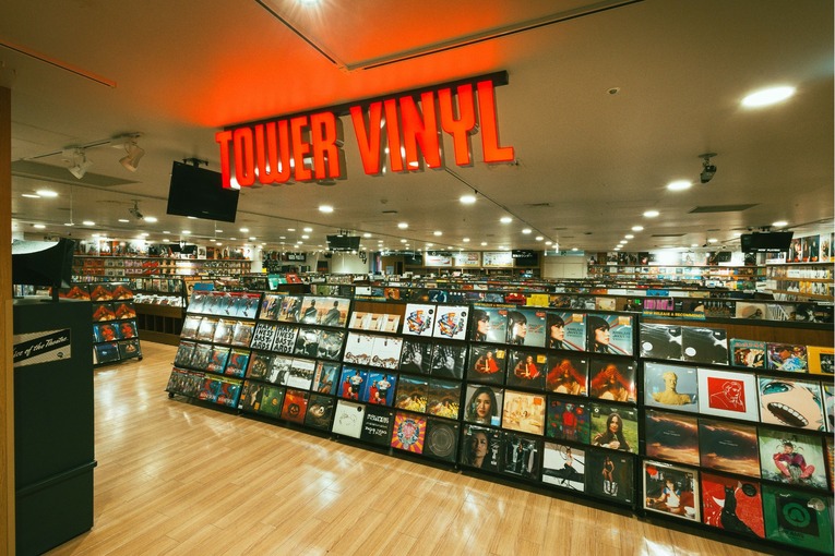 É provavel que não seja possível ver tudo o que a Tower Records ofereça em um só dia