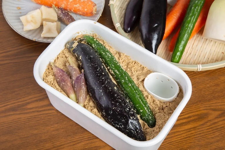 A procura por fazer Nukazuke no Japão aumentou consideravelmente durante a pandemia