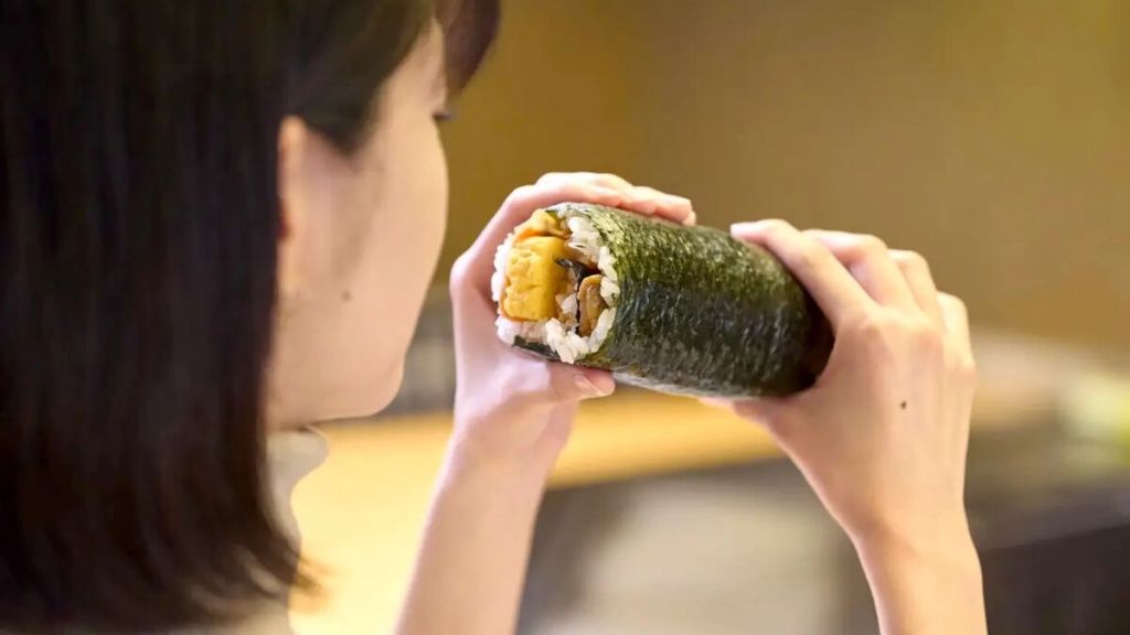 Ehomaki, o sushi gigante da sorte