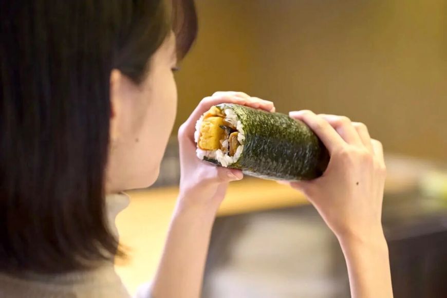 Ehomaki, o sushi gigante da sorte