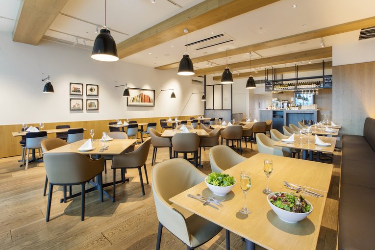 Café e restaurante CAFÉ Stylo dentro da unidade principal da papelaria Ginza Itoya em Tokyo