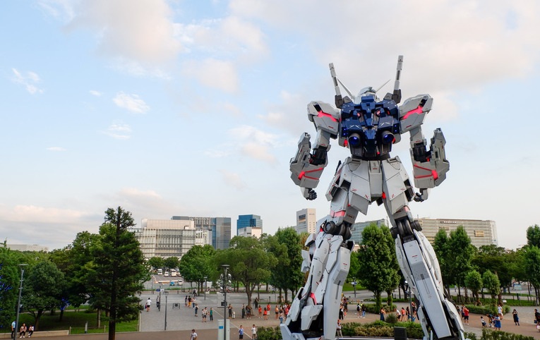 Estátua de mecha Gundam na ilha artificial de Odaiba em Tokyo