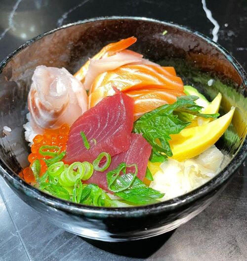 Sushi na tigela é chirashizushi