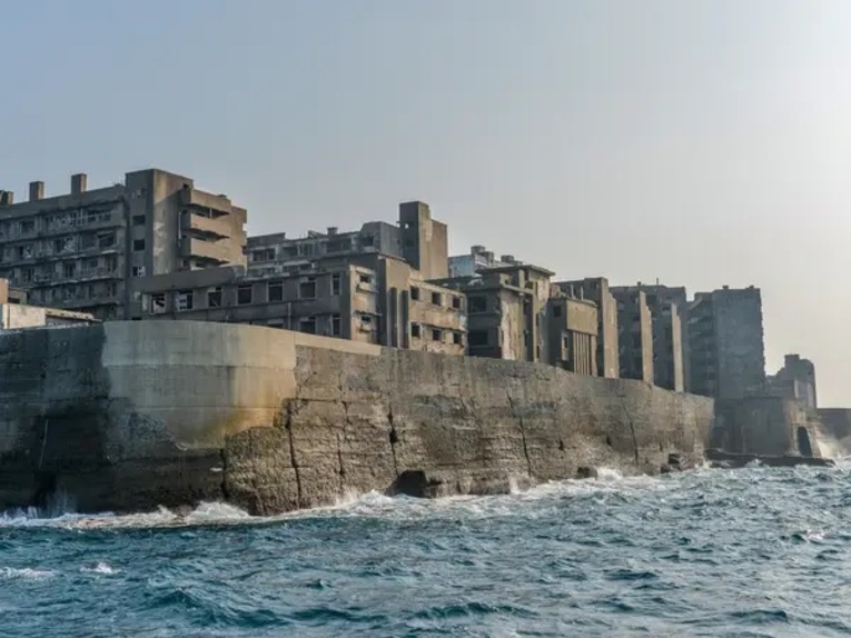A ilha Hashima ficou completamente abandonada por 35 anos até voltar a cair no interesse público nos anos 2000