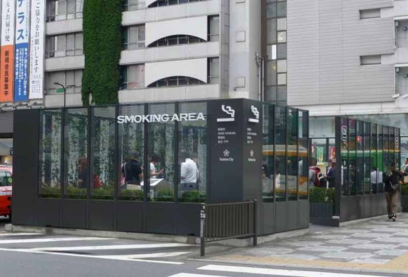 Áreas designadas para fumar na rua no Japão