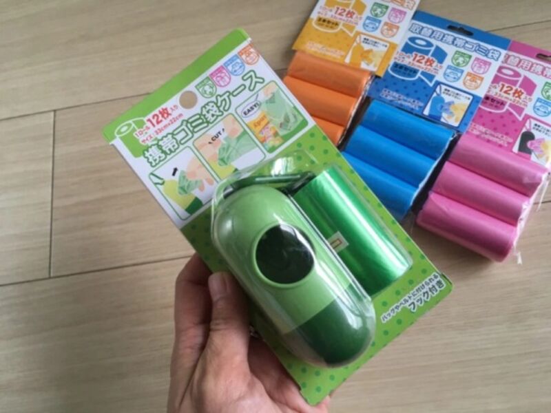 Sacos de lixo são encontrados com variedade em lojas de conveniência para não jogar lixo no chão