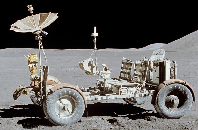 Lunar Roving Vehicle, o jipe lunar utilizado na missão Apollo 15 fabricado pela Boeing em parceria com a General Motors