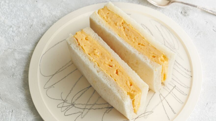 Sanduíche de ovo no estilo omelete