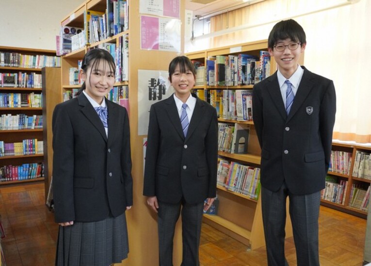 Os uniformes escolares da era Reiwa focam na sustentabilidade, utilidade, conforto e inclusividade