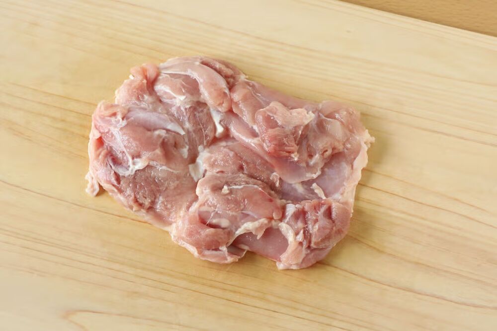 Corte de coxa de frango aberta é um diferencial em receitas