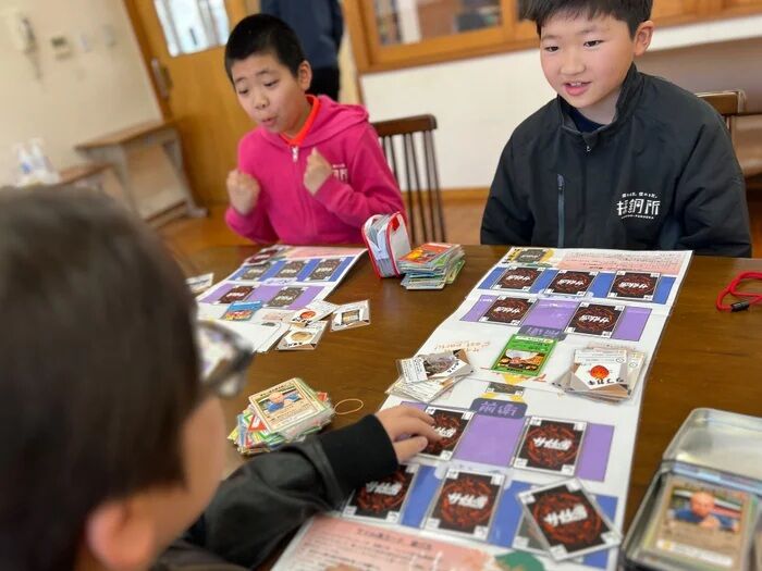 Crianças jogando Ojisan