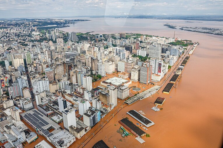 Enchente no Rio Grande do Sul em 2024 foi causada pelo volume anormal de chuva e afetou 70% dos municípios gaúchos