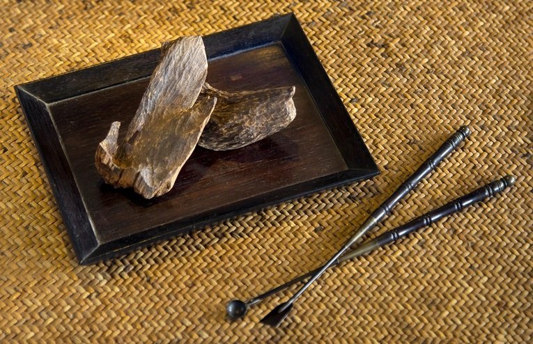 Há seis tipos de madeira aromáticas dentro da classificação Rikkoku Gomi