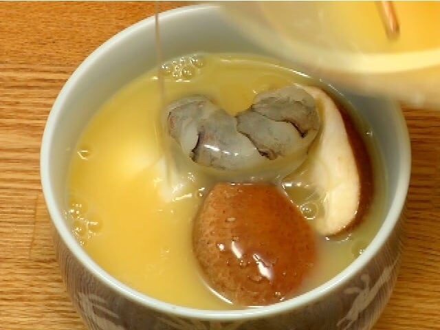 Chawanmuchi é um prato japonês feita com nozes ginkgo